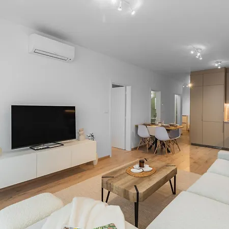 Urban Oasis Bajkalska Appartement *